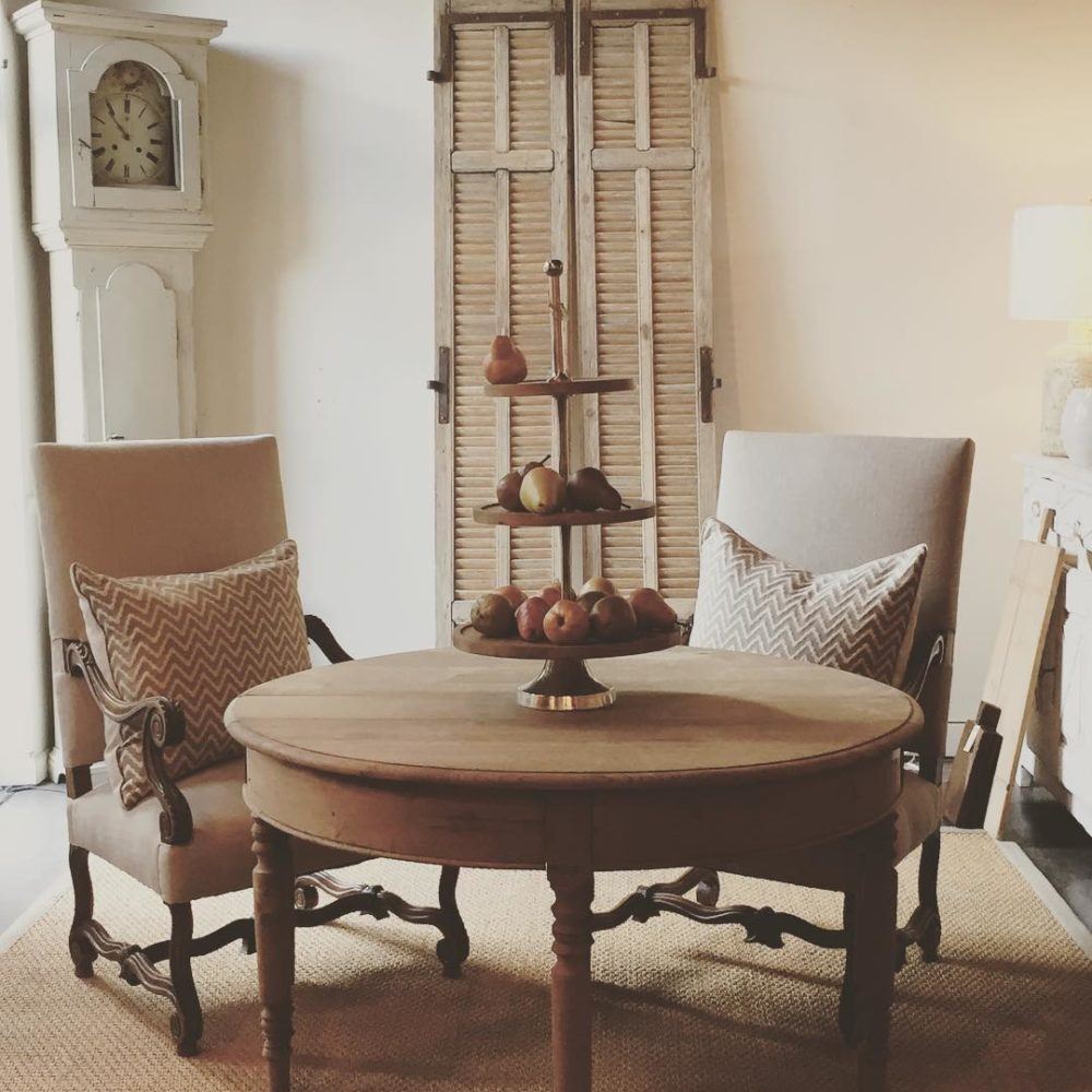 a living room filled with furniture and a table